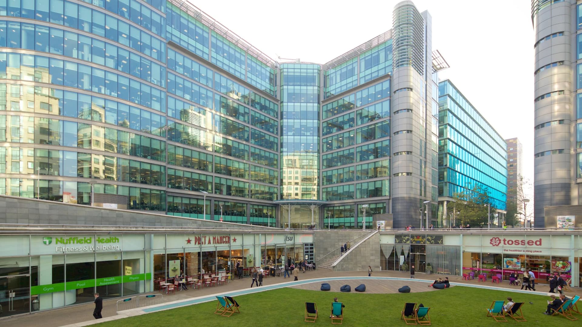 Exterior of affordable Paddington luggage storage