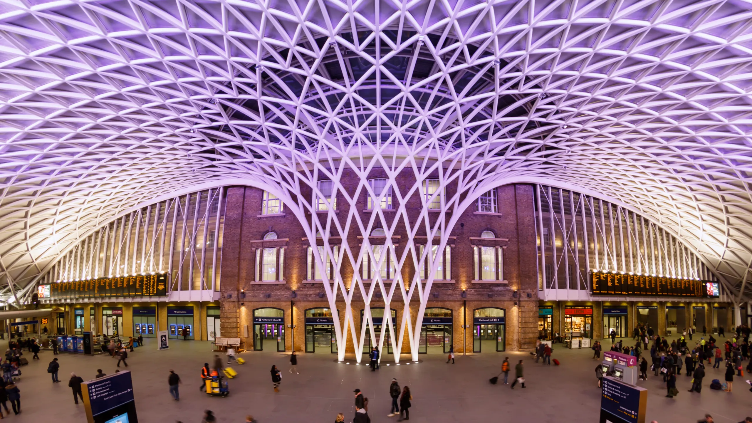 Top Benefits of Using Paddington Luggage Storage for Your London Trip